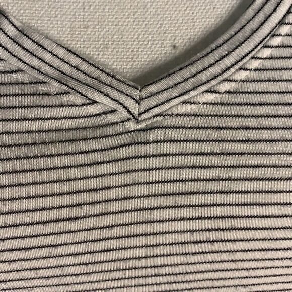 Old Navy Soft Knit Black White Stripes Shirt - M - Picture 2 of 4